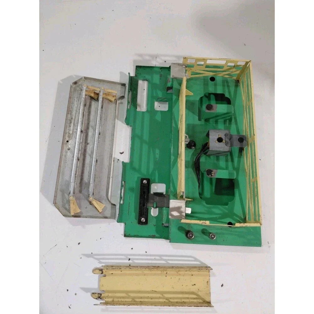 Lionel 3656 Train O Gauge Model Railroad Post War Stockyard  & Cattle Car w/Box